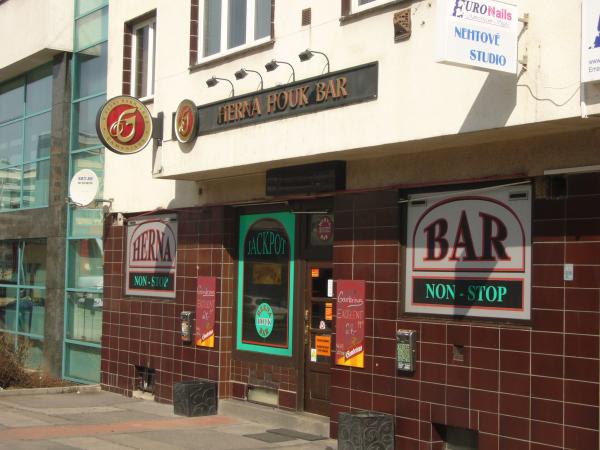 Vstup do Herny Houk Bar